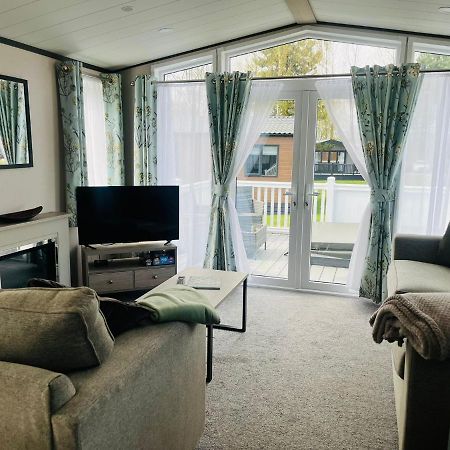 Evergreen Lodge With Hot Tub York Esterno foto