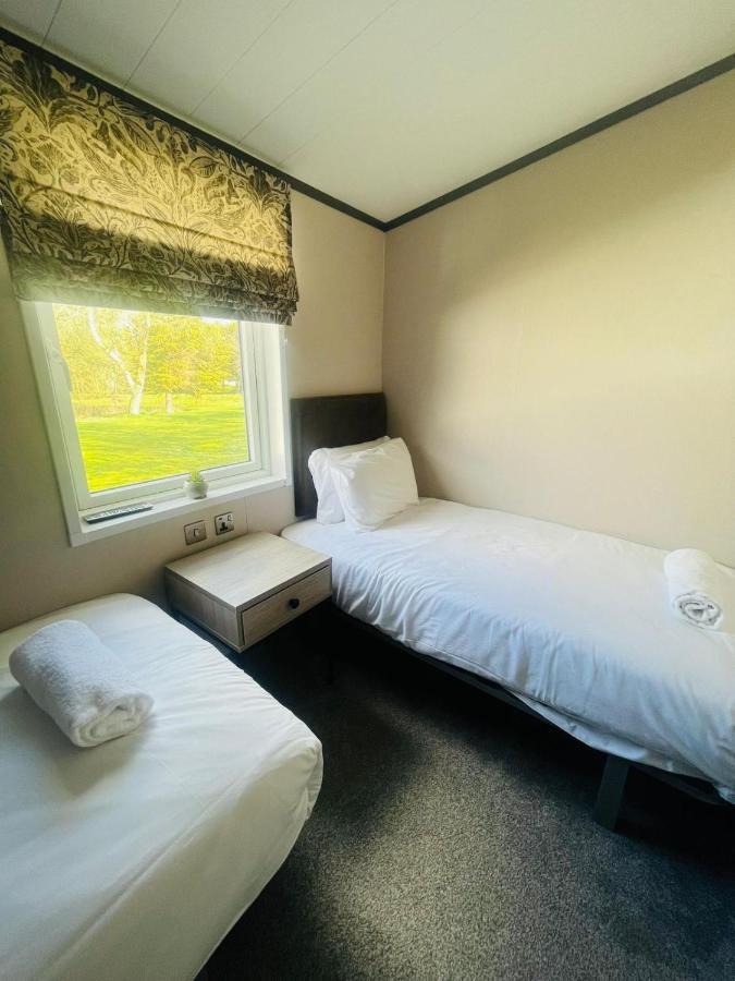 Evergreen Lodge With Hot Tub York Esterno foto