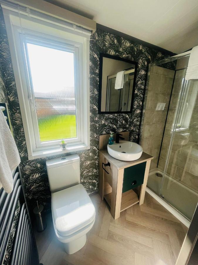 Evergreen Lodge With Hot Tub York Esterno foto